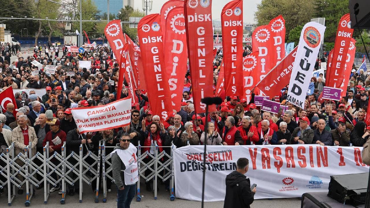 Ankara'da 1 Mayıs Emek ve Dayanışma Günü Mitingi Tandoğan Meydanı'nda Gerçekleşti