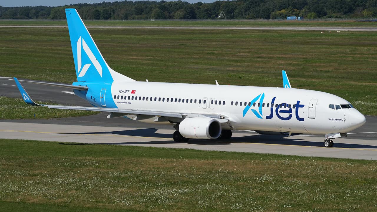 AJet Ankara-Şanlıurfa flight evacuated after note claiming explosives on board