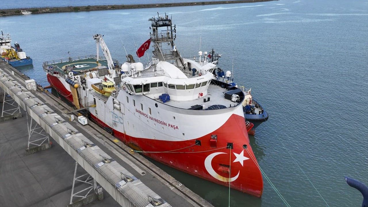 Türkiye’s seismic vessel Barbaros Hayreddin Paşa begins oil and gas search off Trabzon