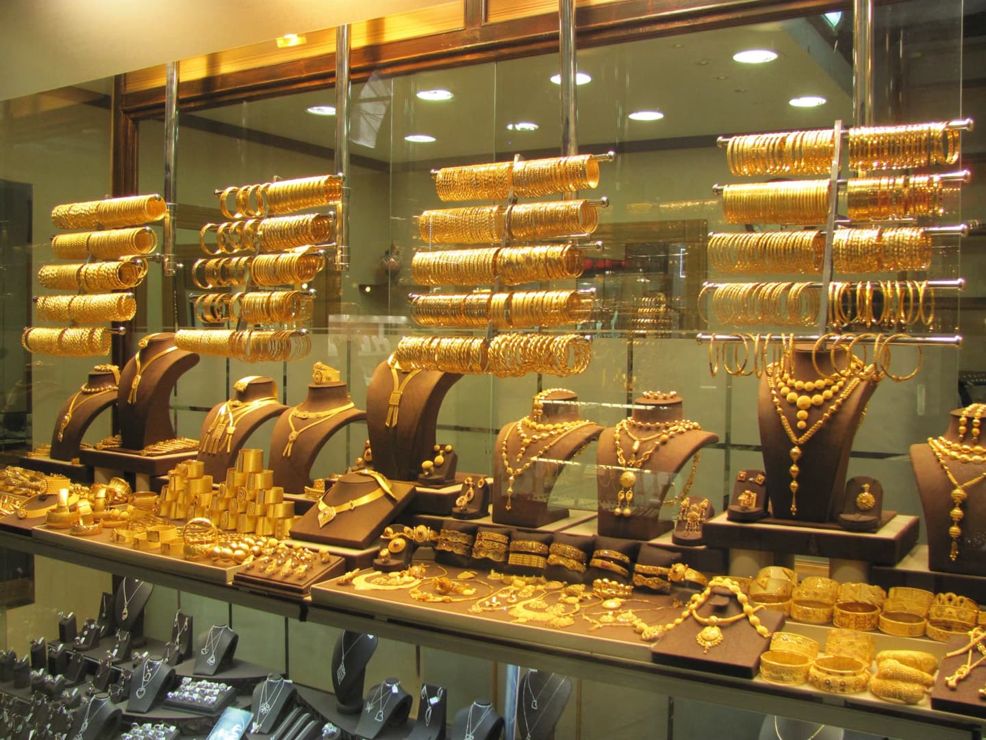 Gram gold dips below 6,500 liras as silver loses over 4%