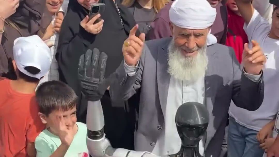 Grandfather dances with humanoid robot CANİKMAN at TEKNOFEST