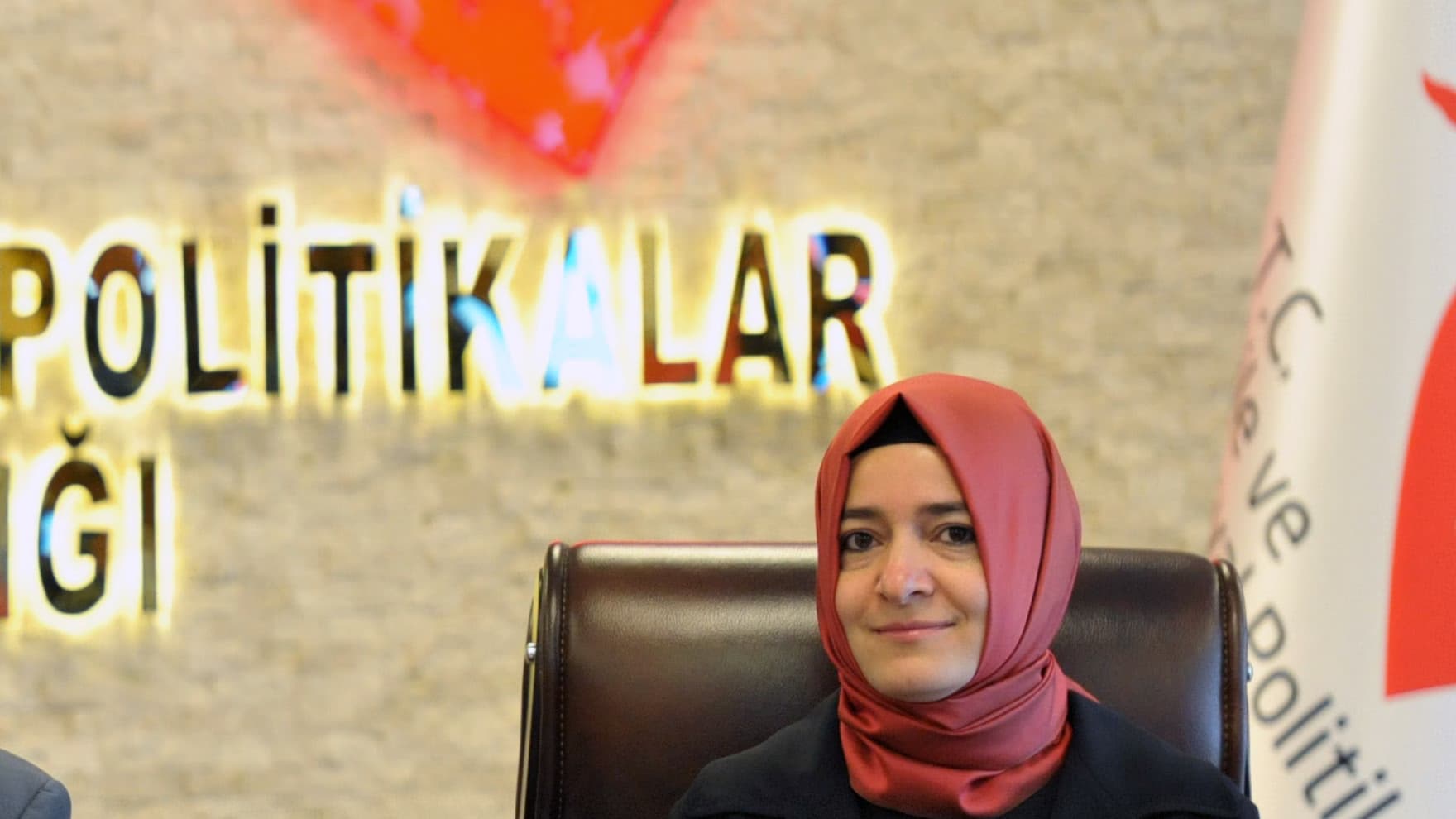 AK Parti Genel Başkan Yardımcısı Fatma Betül Sayan Kaya görevinden istifa etti