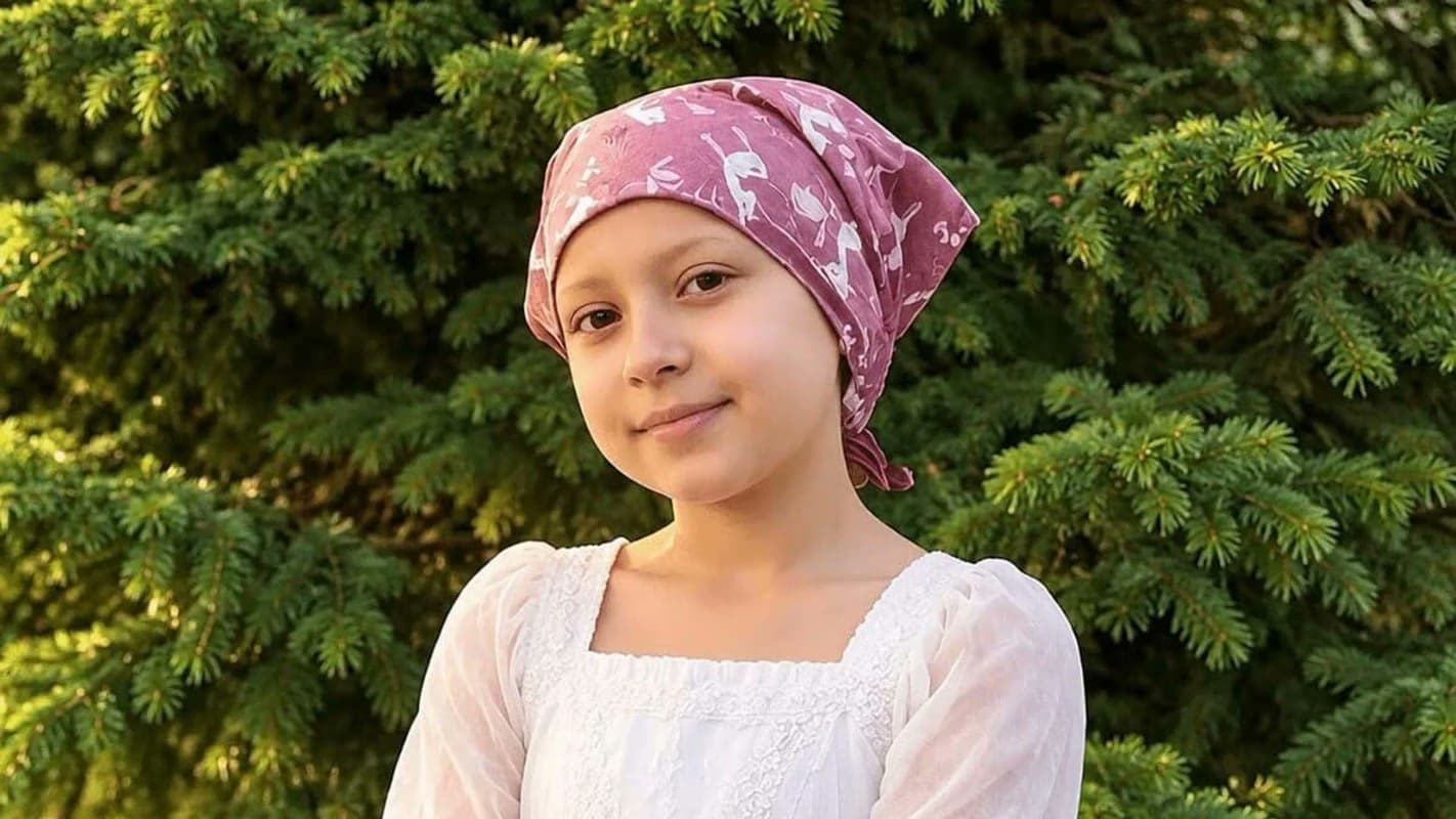 تشييع الطفلة آدا المصابة بسرطان الدم بالبالونات في كوشك
