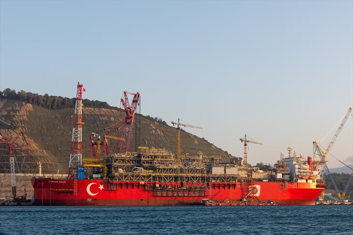 Türkiye’s first floating gas production platform Osman Gazi heads to the Black Sea