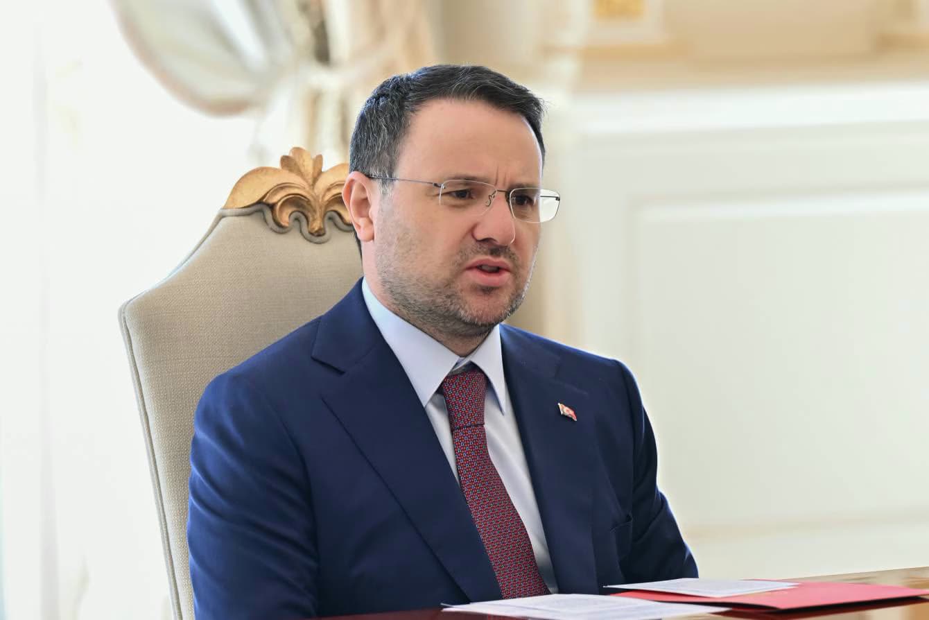 33 detained in four operations against FETO and Daesh, Turkish justice minister says