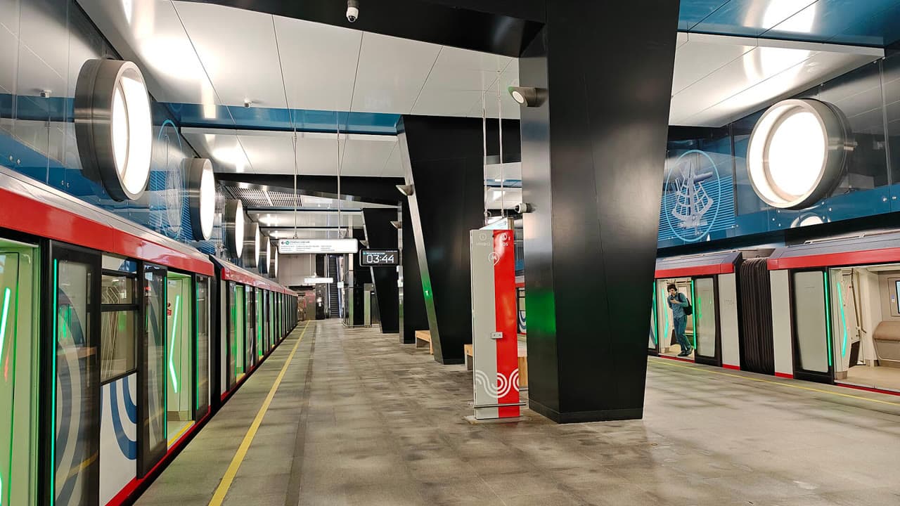 Оскорбивший чеченку в метро Москвы мужчина извинился на коленях