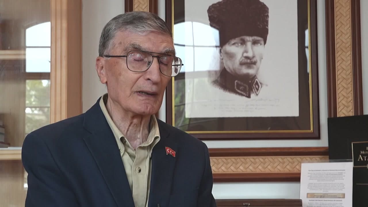 عزيز سنجار للعلماء الشباب: تعلموا في الخارج لكن عودوا إلى تركيا