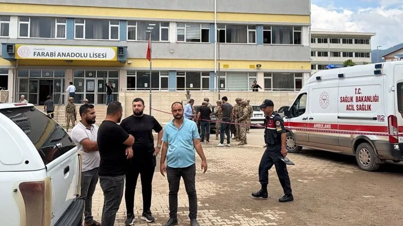 Osmaniye'de okul bahçesinde yeğeni tarafından vurulan öğretmen hayatını kaybetti