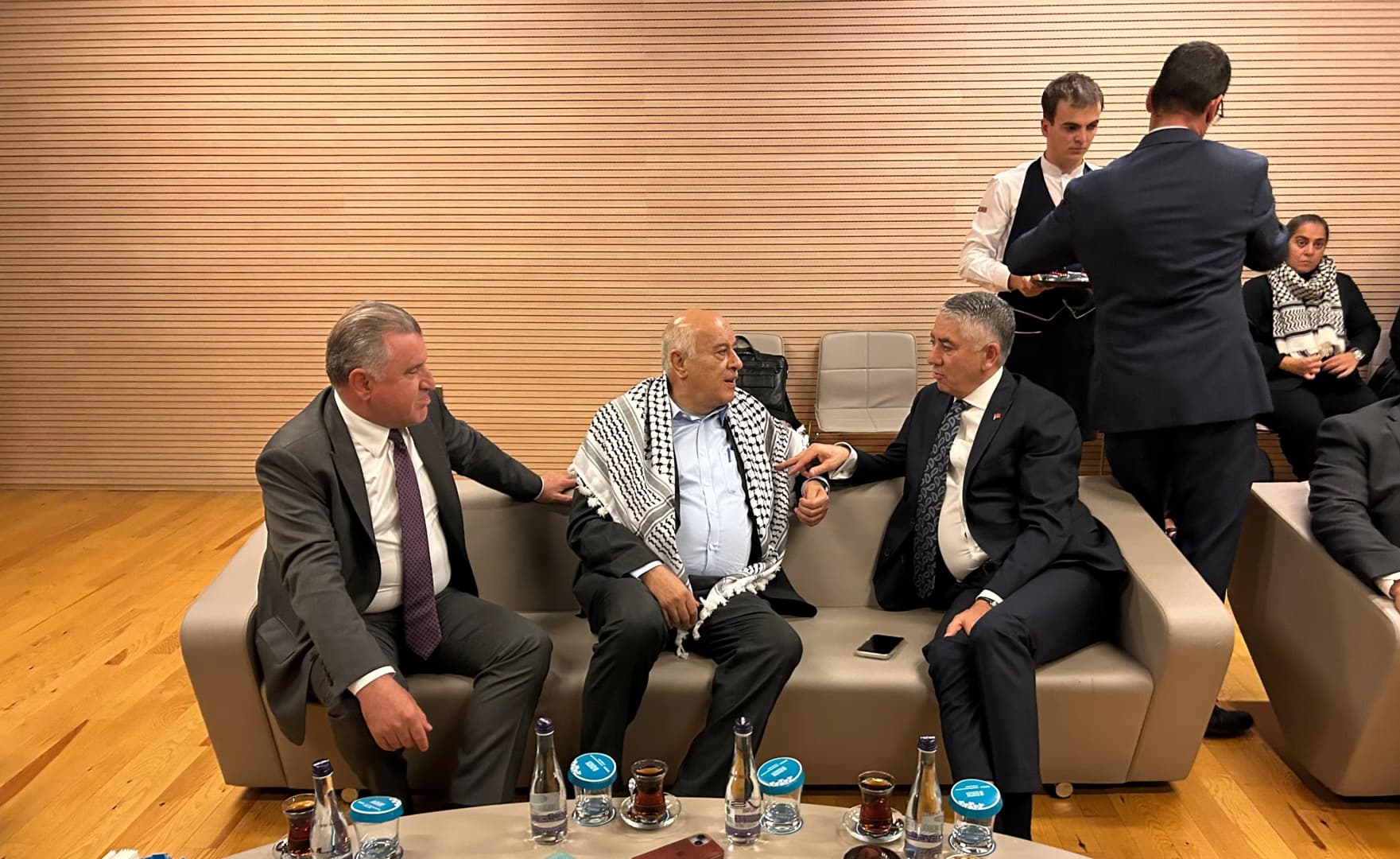 نائب وزير الخارجية التركي أوزال يتحدث في منتدى الشباب الفلسطيني بقونيا