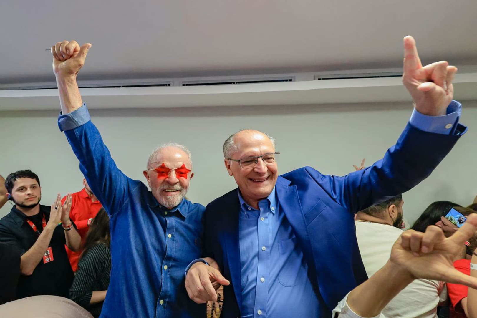 Brezilya'da Lula, ikinci turda Flávio Bolsonaro'yu yenerek dördüncü kez devlet başkanı seçildi