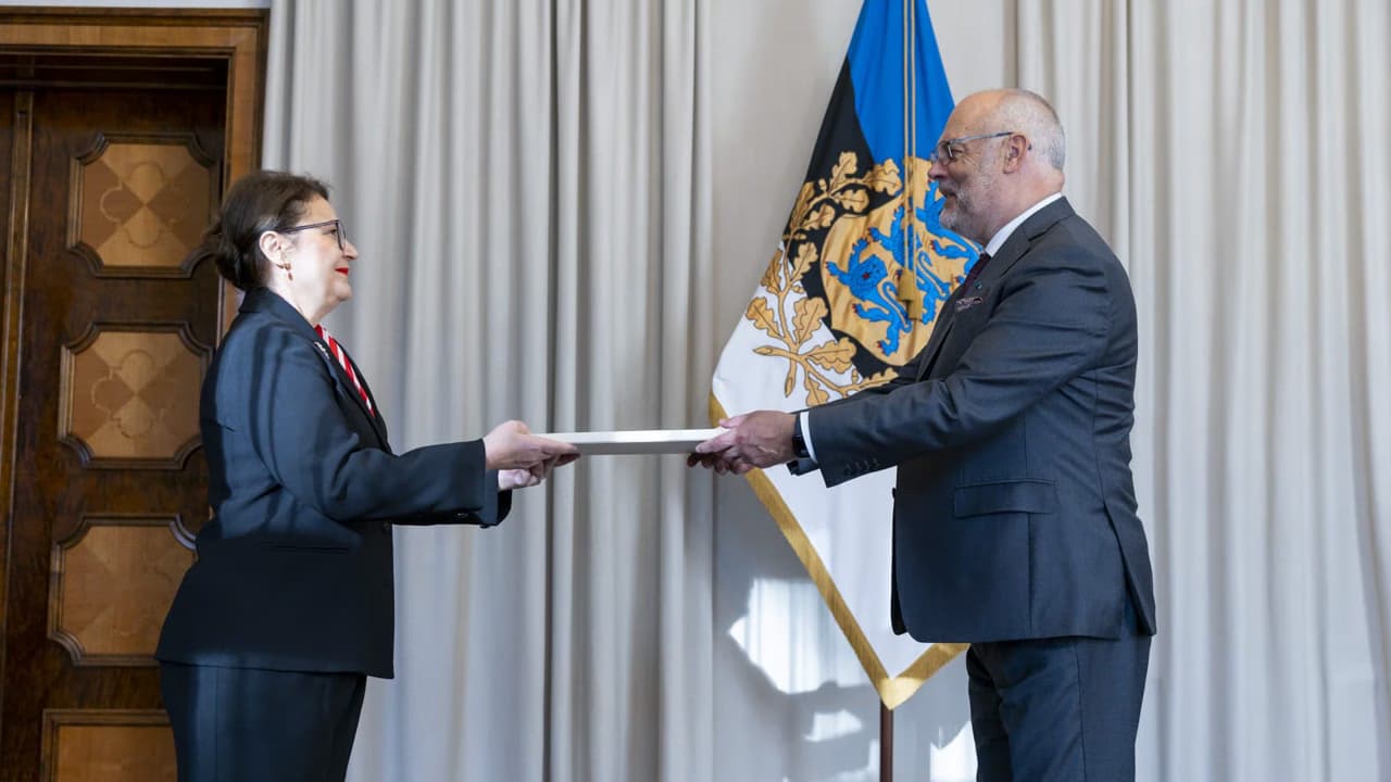 Tallinn Büyükelçisi Yonca Özçeri, güven mektubunu Estonya Cumhurbaşkanı Karis'e sundu