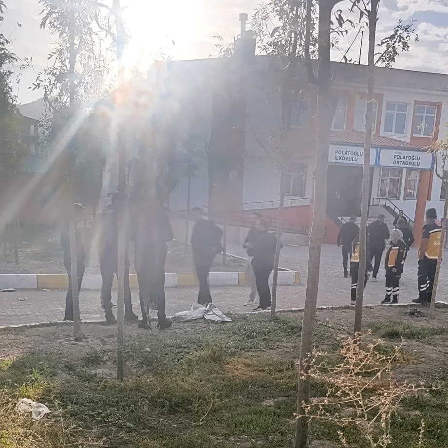 В турецком Ване школьница пришла на занятия с незаряженным ружьём