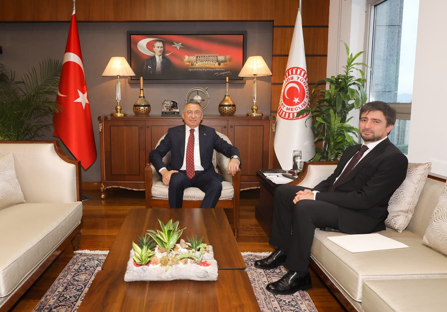 Fuat Oktay, BM'de yeni görevine başlayan Mehmet Güllüoğlu'nu TBMM'de ağırladı