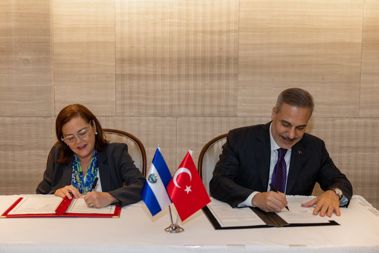 Türkiye ile El Salvador arasında çifte vergilendirmeyi önleme anlaşması imzalandı