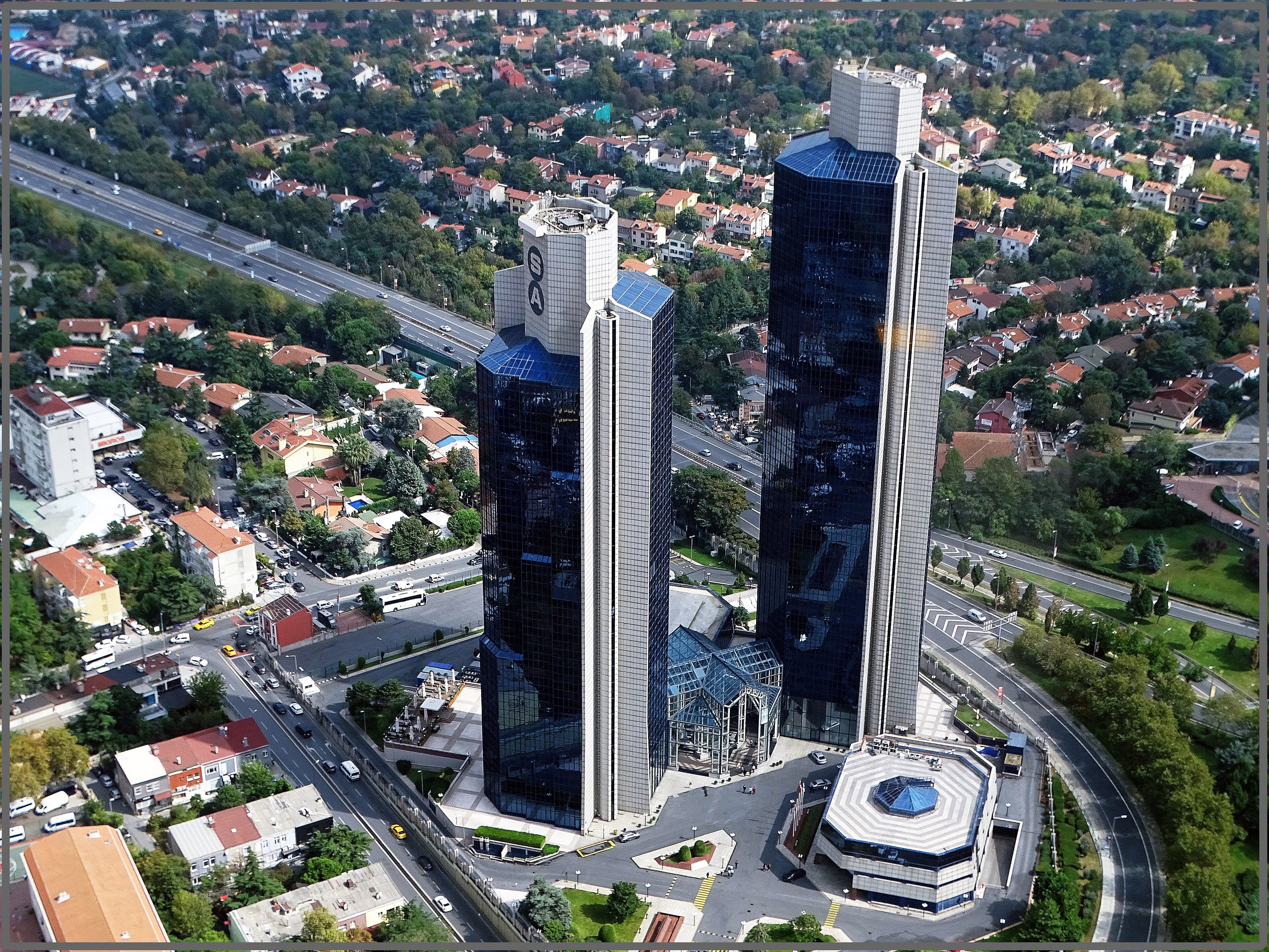 Akbank продал проблемные кредиты на 3,1 млрд лир за 488 млн лир