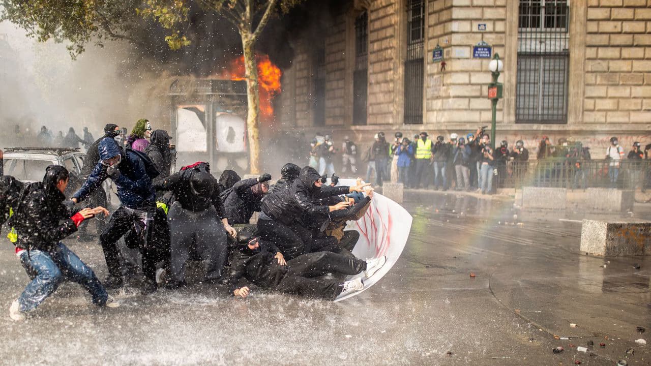 Avrupa'da protesto dalgası: Roma'da Kolezyum önünde barikat, Paris'te kısmi sokağa çıkma yasağı