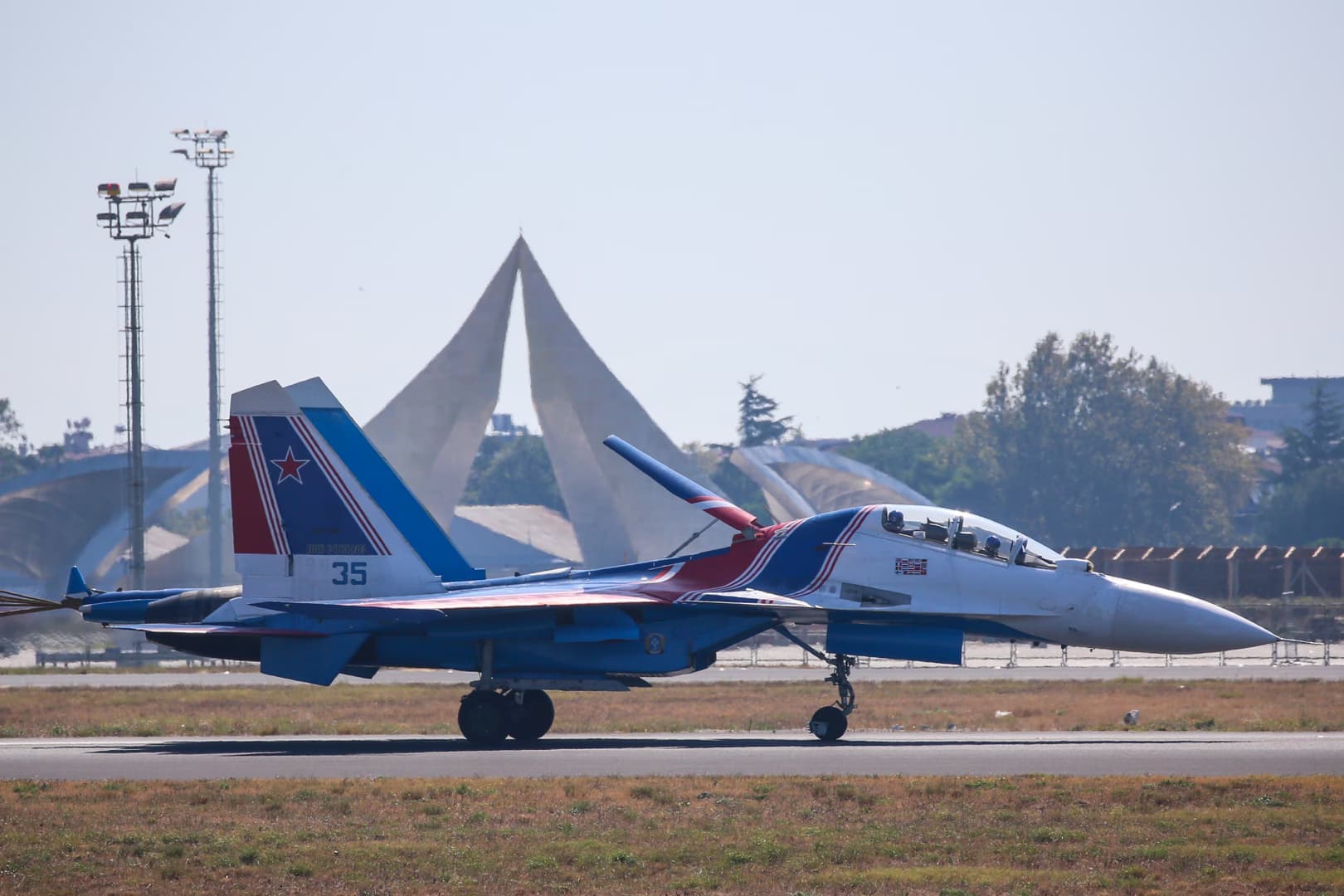 تحطم مقاتلة Su-30SM في كالينينغراد الروسية ونجاة طيارين