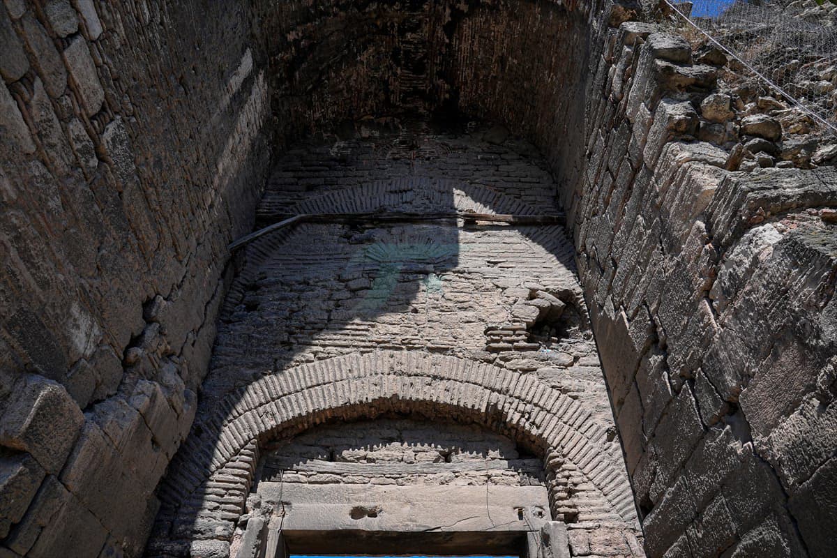 Fotoğraflarla İstanbul'un Sulu Kule'si ve 1453 kuşatmasının izleri